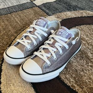 Little Girl Converse Chuck Taylor All Star low-top sneakers Size 3
